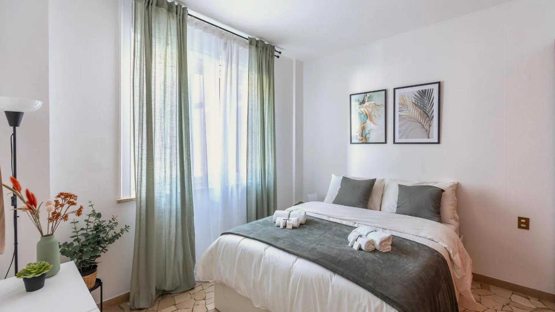 8 Min Dalla Metro Casa Elegante Con Netflix E Wifi Milano