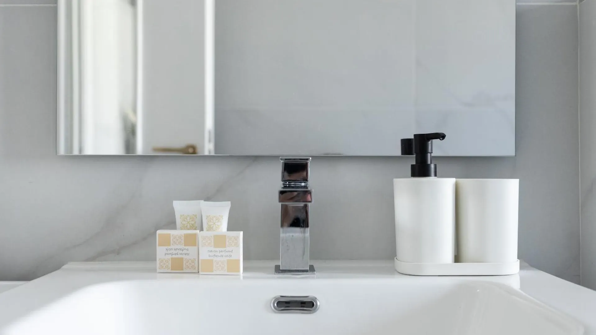 Daire 8 Min Dalla Metro Casa Elegante Con Netflix E Wifi Milano İtalya