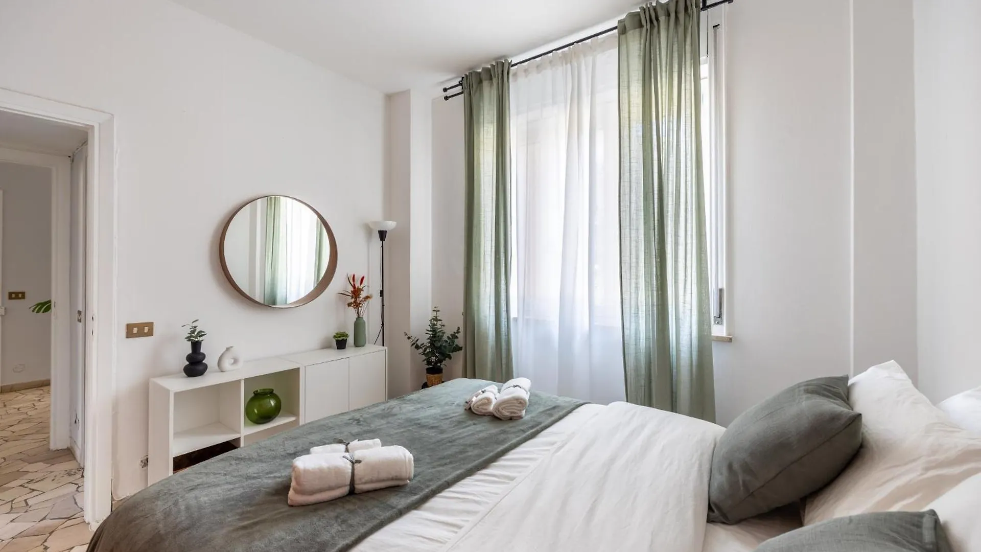 8 Min Dalla Metro Casa Elegante Con Netflix E Wifi Milano